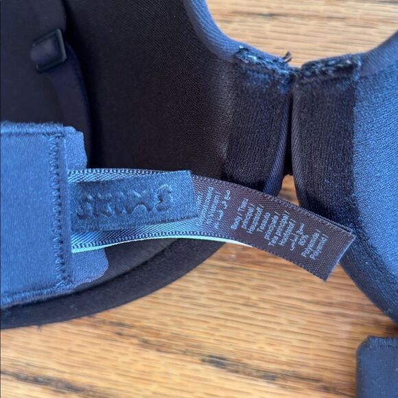 Skims Classic Black Women's Bra Size 36C - Picture 5 of 7